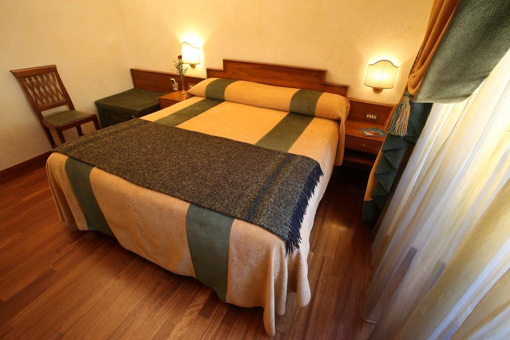 Bed and Breakfast Al Colonnato Di San Pietro Рим Экстерьер фото