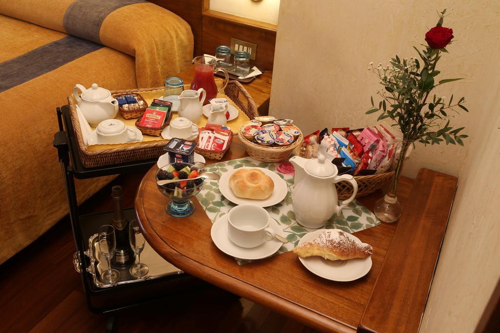 Bed and Breakfast Al Colonnato Di San Pietro Рим Экстерьер фото