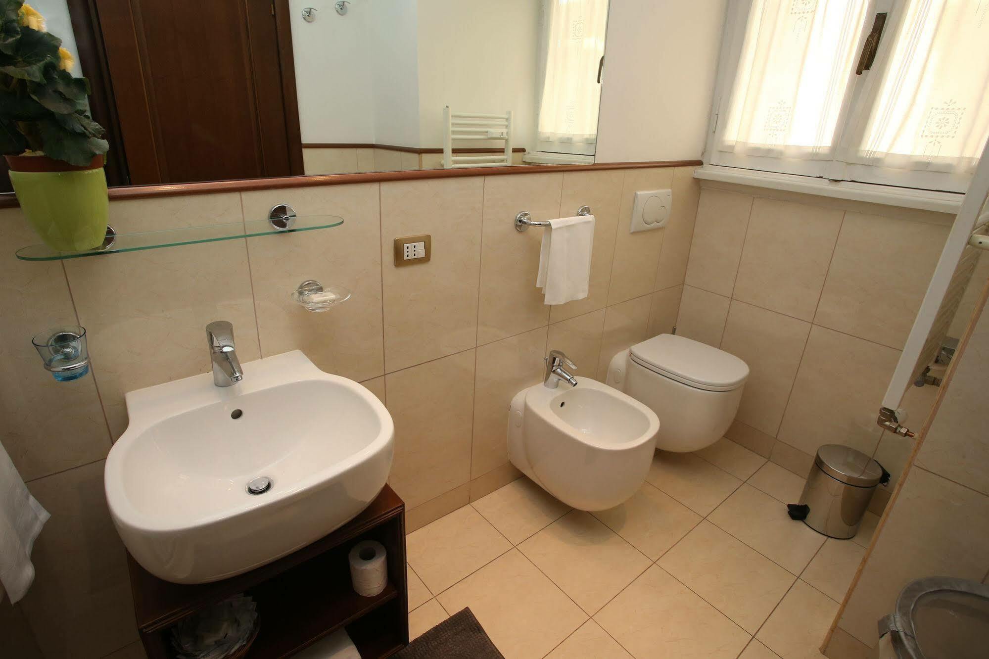 Bed and Breakfast Al Colonnato Di San Pietro Рим Экстерьер фото