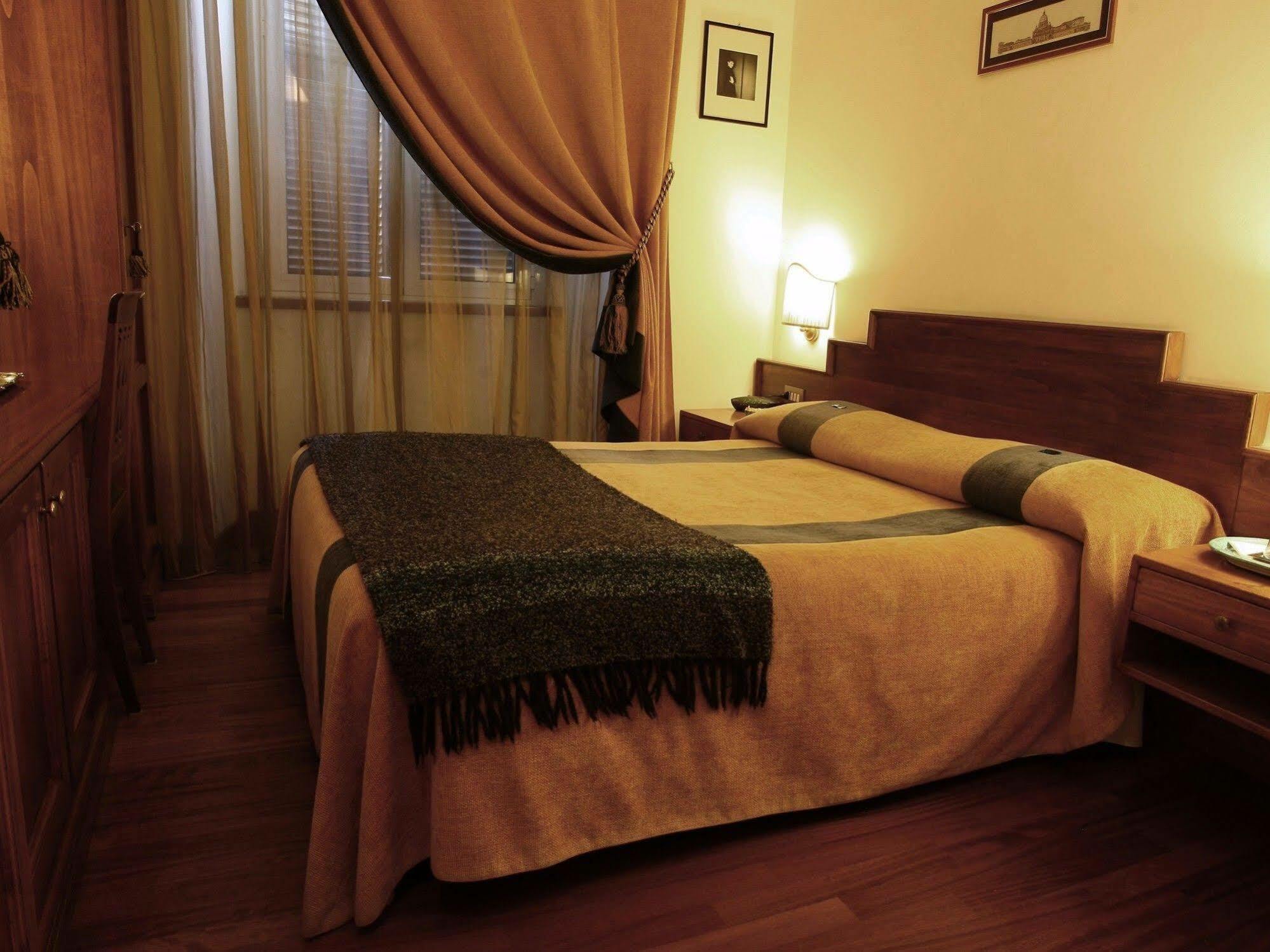 Bed and Breakfast Al Colonnato Di San Pietro Рим Экстерьер фото
